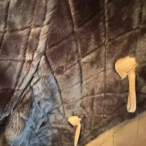 Woman’s vintage fur coat - Picture 6 of 11